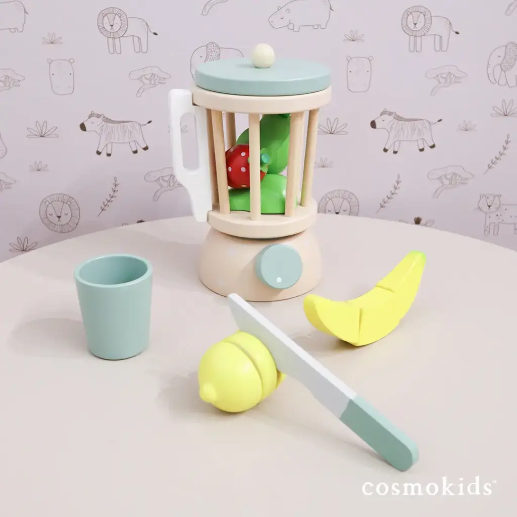 Licuadora con frutas de madera
